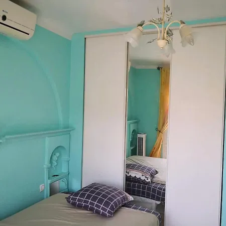 Chambre Privee Dans Un Appartement De 4 Chambres *